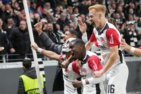 DFB-Pokal: Eintracht Frankfurt Steht Im Achtelfinale